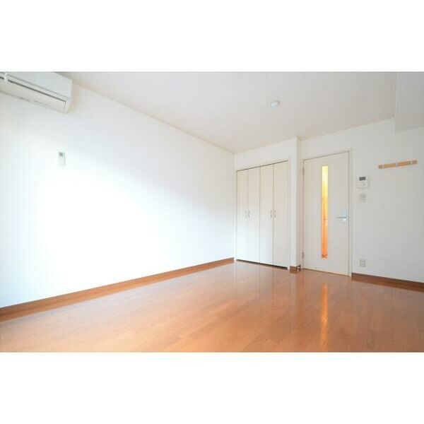 コリヌ・ド・鷺沼107号室 リビング