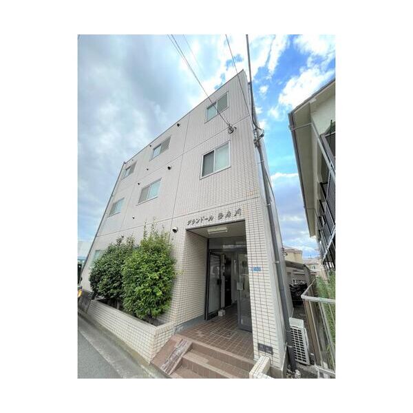 グランドール多摩川102号室 外観