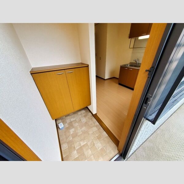 Tサクセッソ 玄関には靴箱あります