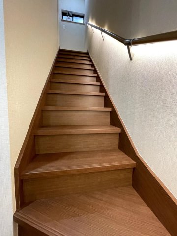 ミノルバ金町 2階へ上がる階段