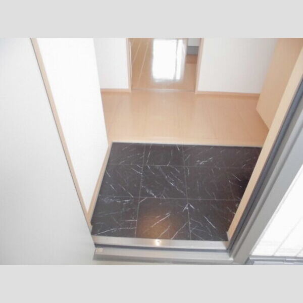 ヴァンフレイス早稲田303号室 玄関