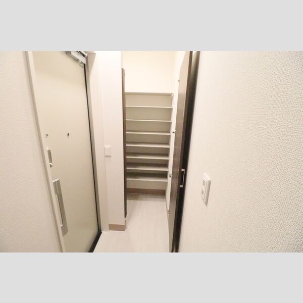 プライムヒル103号室 玄関