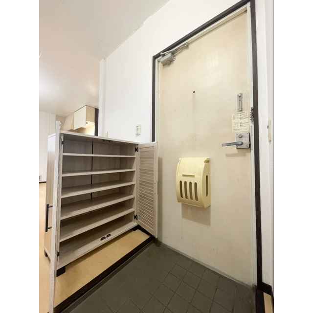 メゾン蓮正寺201号室 シューズボックス