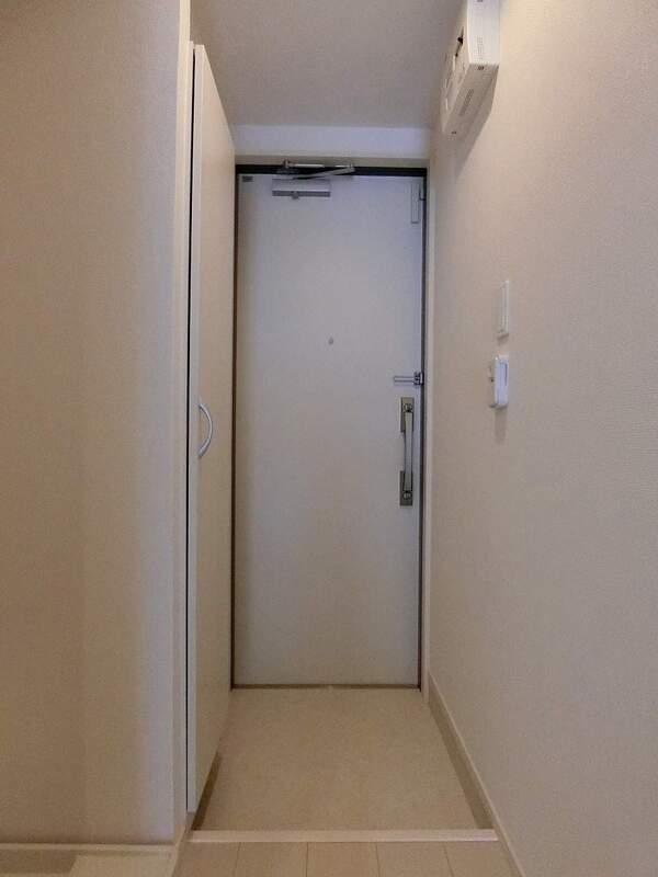 リブリ・WINROSE1階 玄関