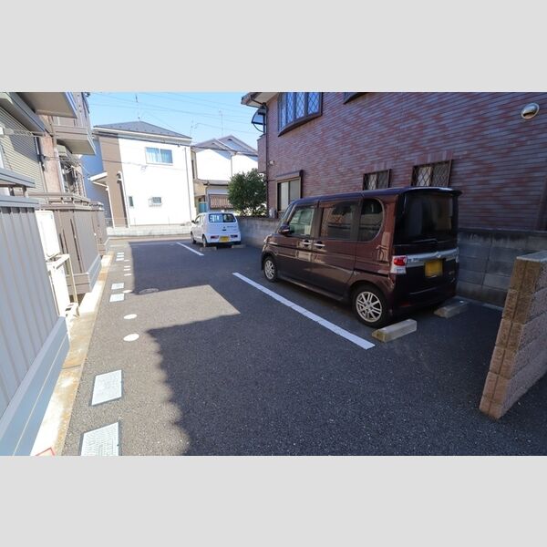 メイプルスタジオ202号室 駐車場