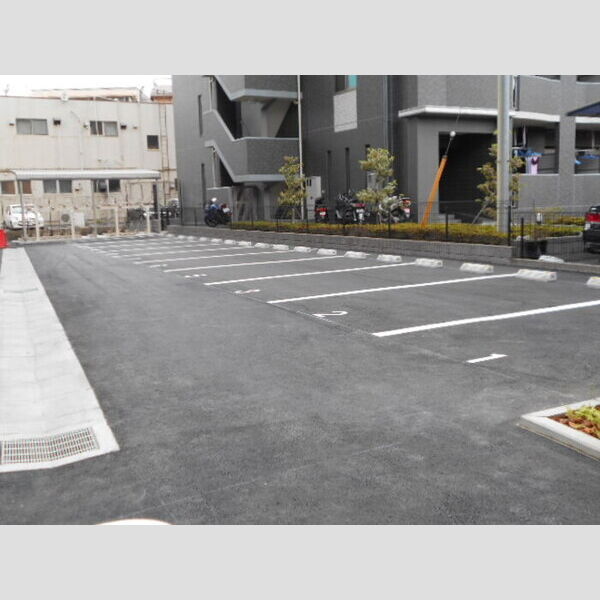 セレス稔台 駐車場