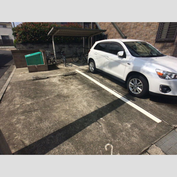 クレスト 駐車場