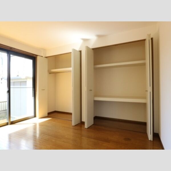 西原戸建 リビング　収納