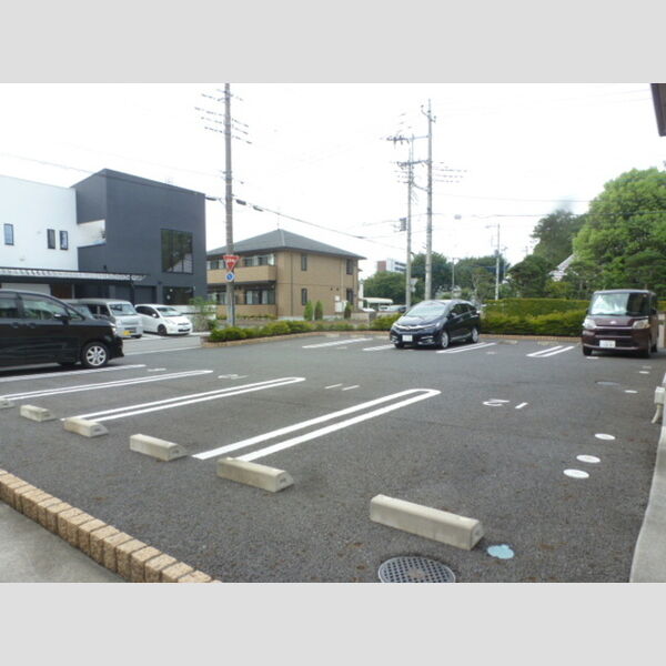 ルピナス　壱番館102号室 駐車場