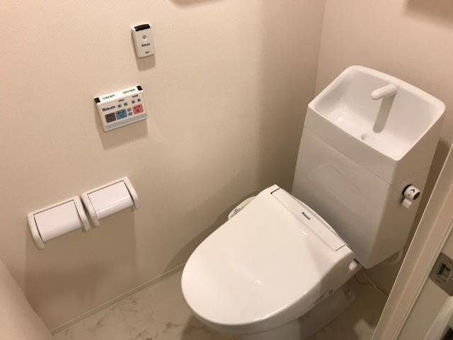 プリムローズ302号室 シャワー付トイレ