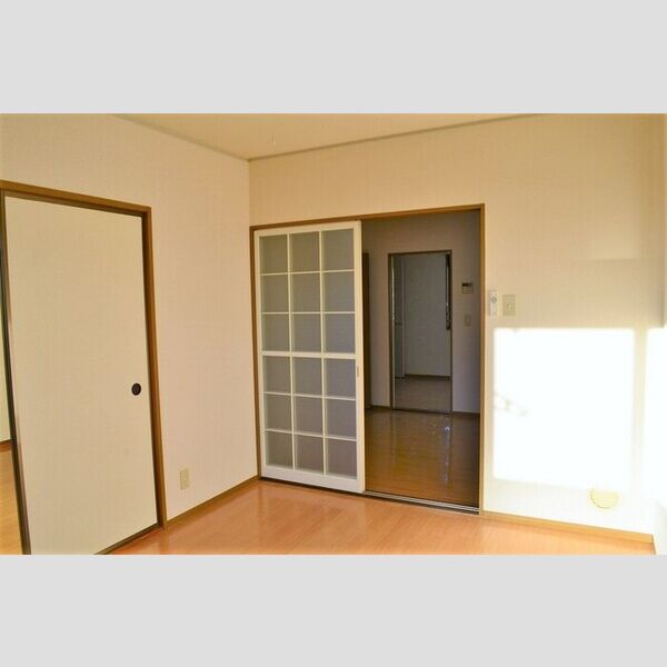 サニーハイツ不動台202号室 洋室①(別角度)