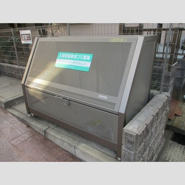 カーサ　インテヴィラⅡ ゴミストッカー