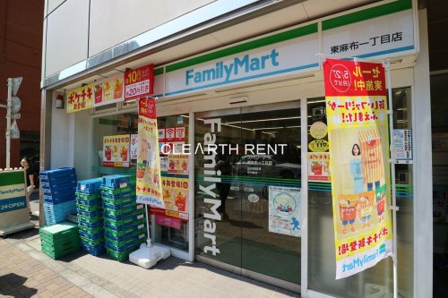 コンシェリア麻布 ＰＬＡＴＩＮＵＭ ＳＱＵＡＲＥ 【コンビニエンスストア】ファミリーマート 東麻布一丁目店まで439ｍ