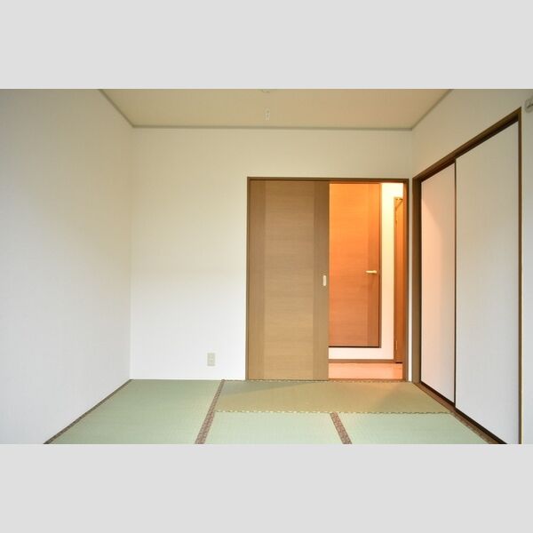 フォレストヴィラ　弐番館 和室