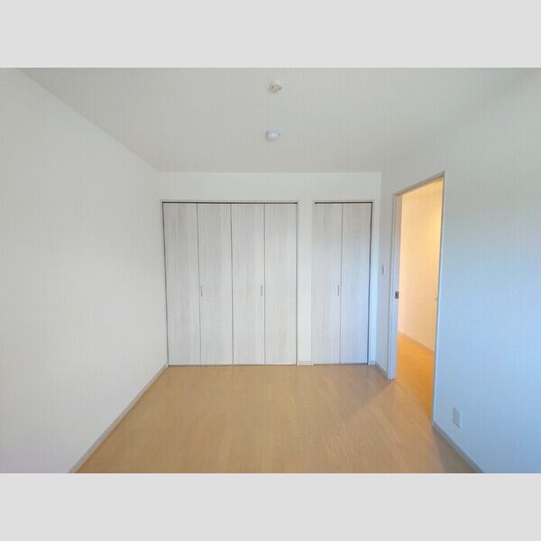 グランヴェールにしすな204号室 洋室6.1帖(別角度)