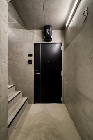 レ・メゾン入谷 玄関