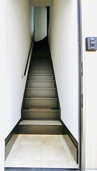 ティアラ浦安A205号室 玄関