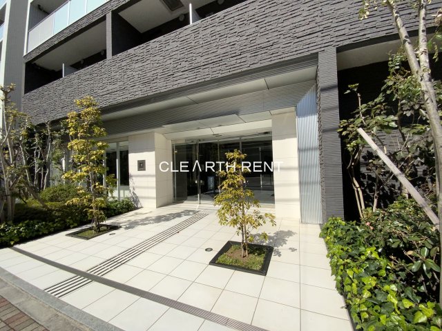 コンシェリア芝公園 ＭＡＳＴＥＲ’Ｓ ＶＩＬＬＡ5階 植栽が彩るエントランス