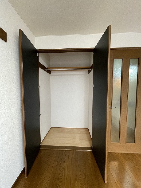ロイヤル行徳1階 収納