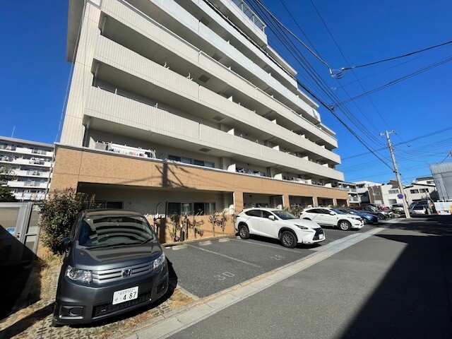 アウラ１０(E-058)1階 駐車場