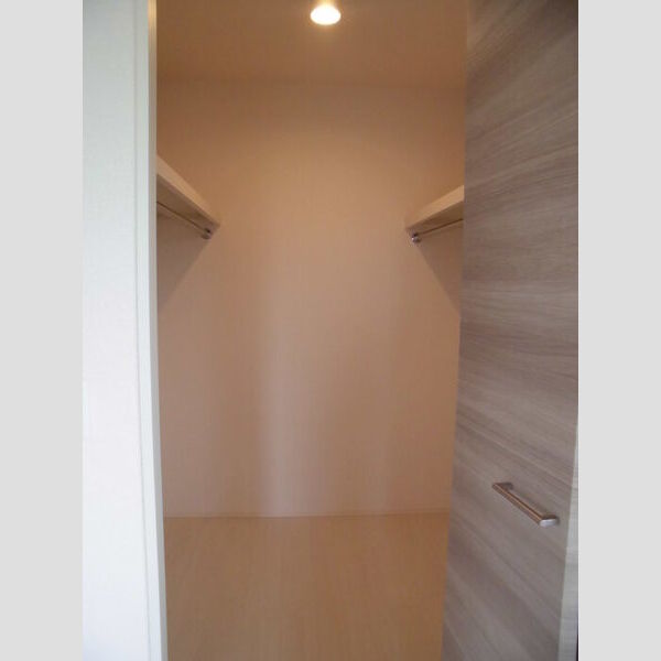 テラスハウス 北側洋室ウォークインクローゼット♪