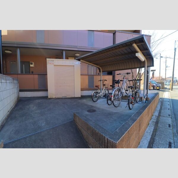 パストラル西遊馬 駐輪場