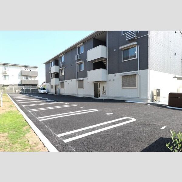 インペリアル 駐車場