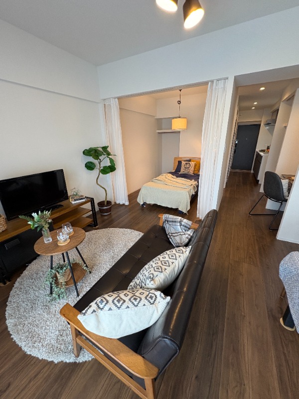 SUNBRIGHT OGIKUBO5階 ※写真は703号室（5号室は反転）