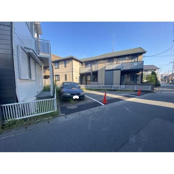 フローラ多摩 駐車場