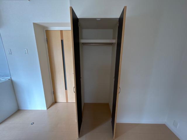 アンビシャス千葉城前 洋室収納