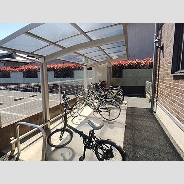 エテルナーレ203号室 駐輪場