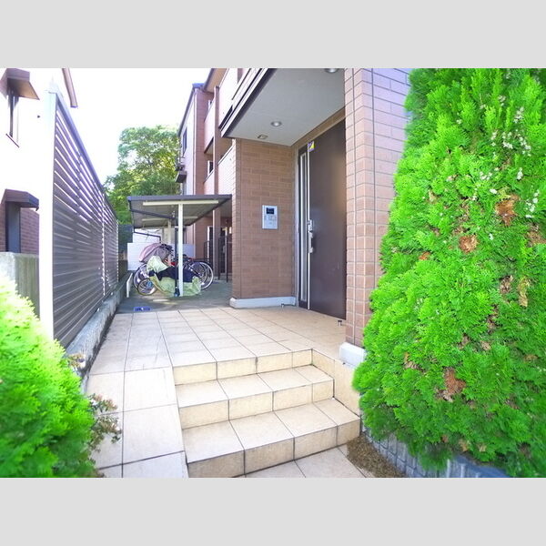 ロイヤルクレッセント西登戸参番館 エントランス