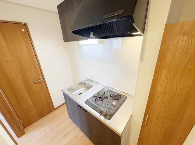 Ｌ’Ａｒｉａ　Ｏｍｉｙａ105号室 キッチン