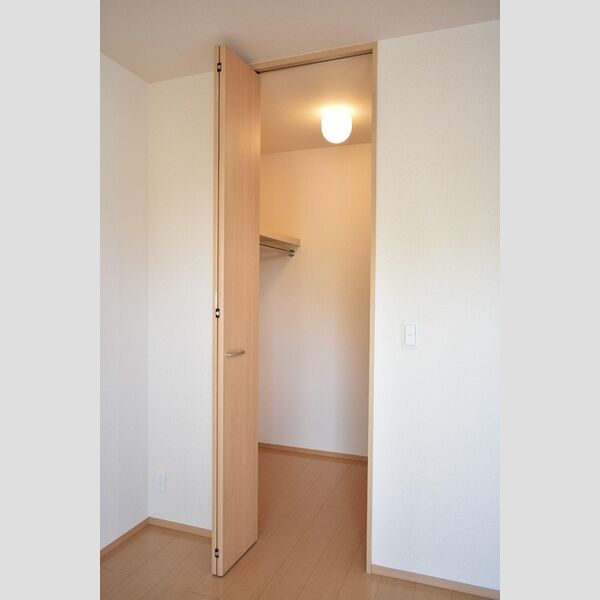 メゾンエスポワール　Ⅴ201号室 収納