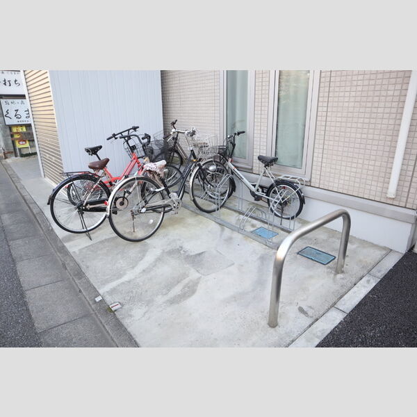 カーサ アルデバラン201号室 駐輪場