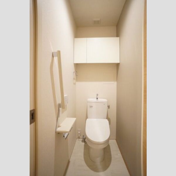 雄治レジデンス302号室 温水洗浄便座♪上部に収納棚有り