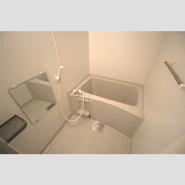 ヴィラ・グランメール102号室 浴室