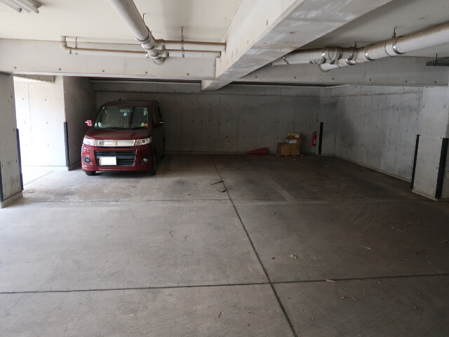 陽光台マンション1階 駐車場