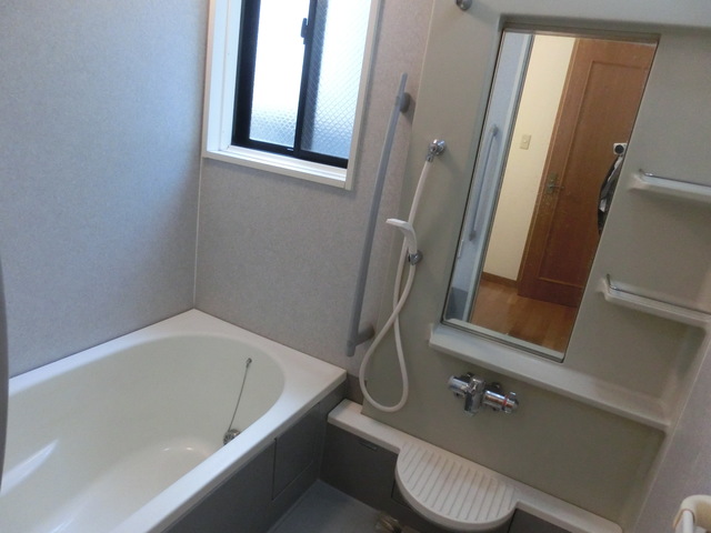 エスペランサ菊名Ｃ・Ｄ・Ｅ・Ｆ 窓もあり換気良好のバス