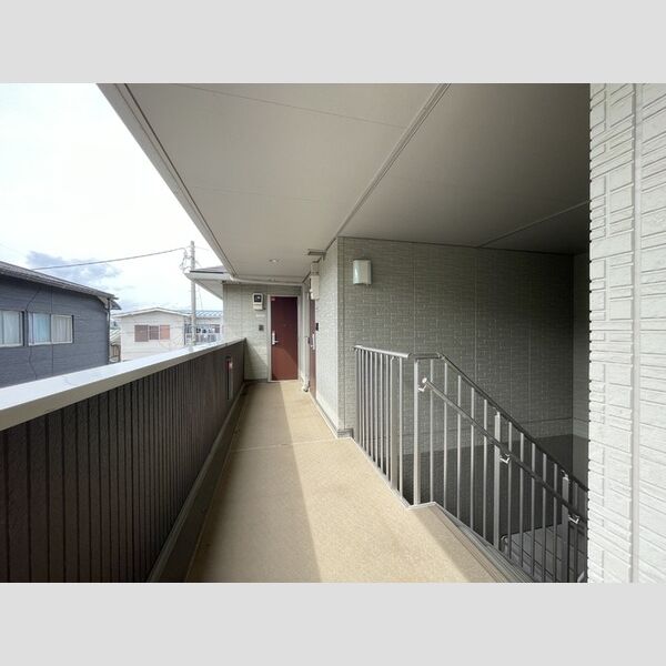 ウエストバード103号室 玄関前通路