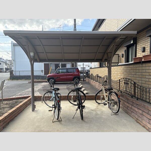 アゼリア 駐輪場