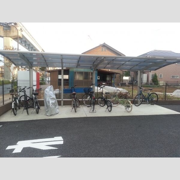 グレースコート301号室 屋根付駐輪場