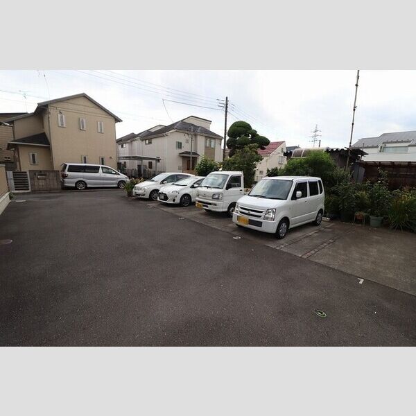 チェリーブラッサム302号室 駐車場