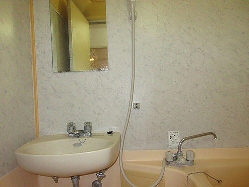 ニックハイム鶴見中央ビル 洗面台　※2026年03月撮影