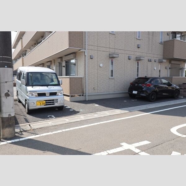 シャルマン101号室 駐車場