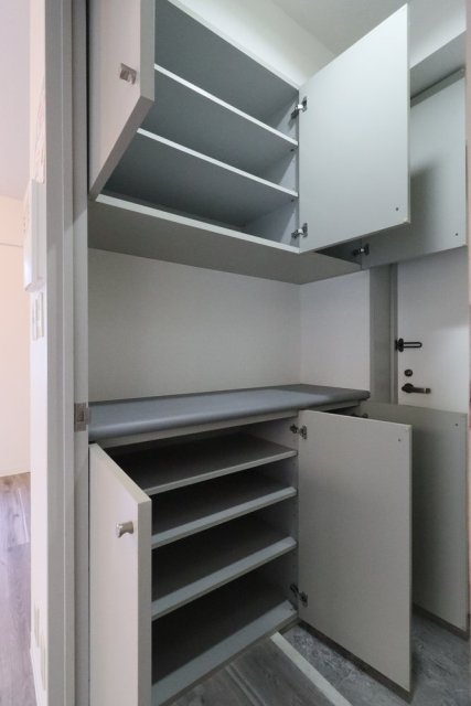 ロイヤルアーバン駒場東大 靴入