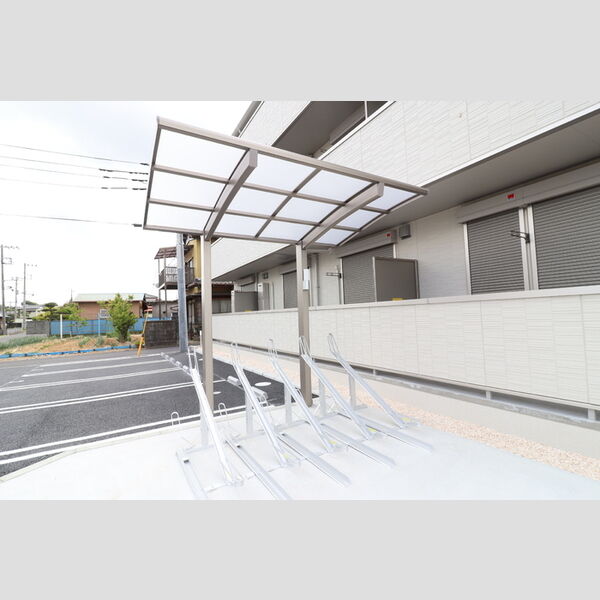 サニーリヴF103号室 駐輪場