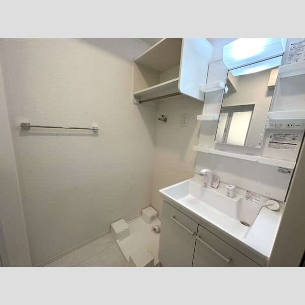 ロイヤルハイツ101号室 洗面所