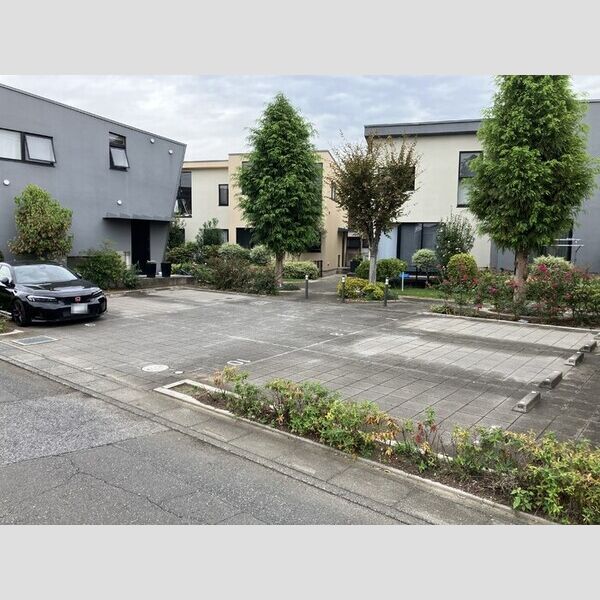 SUCCEED GARDEN　A 駐車場