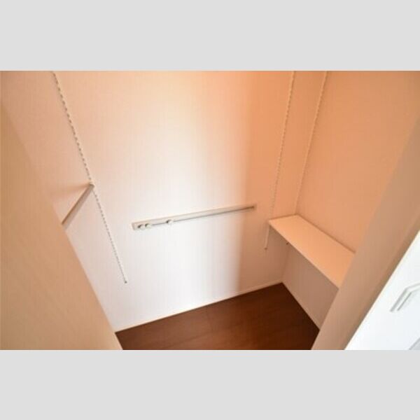 カーサフィオーレ　B ワンステップクローゼット